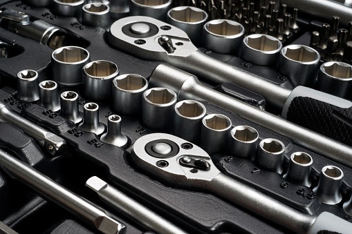 Utamakan tool set untuk kebutuhan yang lebih khusus, misalnya set kunci sok untuk motor dan mobil