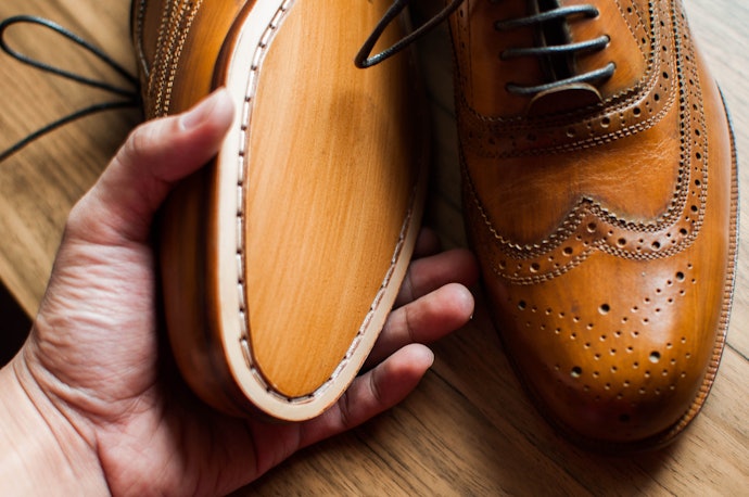 Perhatikan bahannya, utamakan sepatu boots kulit yang kuat dan awet