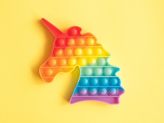 Dapatkan bentuk unicorn, boneka, rainbow untuk anak perempuan