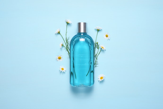 Prioritaskan memilih shampoo organik atau hypoallergenic untuk kulit kepala yang sensitif