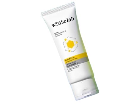 Utamakan sunscreen dengan minimal SPF 30 PA+++ untuk memberikan perlindungan terhadap kulit hiperpigmentasi