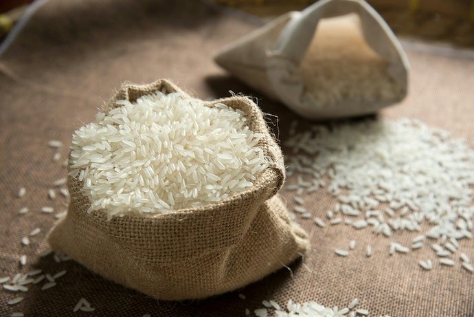 Pilih tepung beras putih, tepung beras merah, atau tepung ubi bila anak punya alergi dengan kacang-kacangan