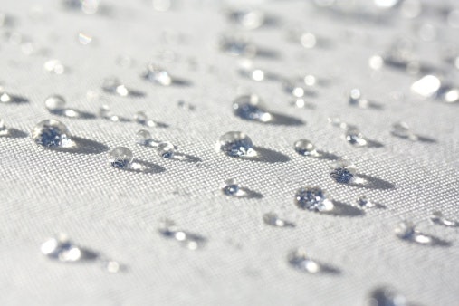 Pertimbangkan karpet water-repellent agar awet bersih