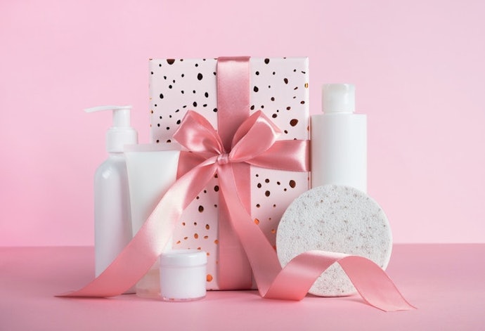 Cari barang spesial untuk hadiah ulang tahun sahabat, seperti perhiasan, alat ibadah, atau skincare kesukaannya
