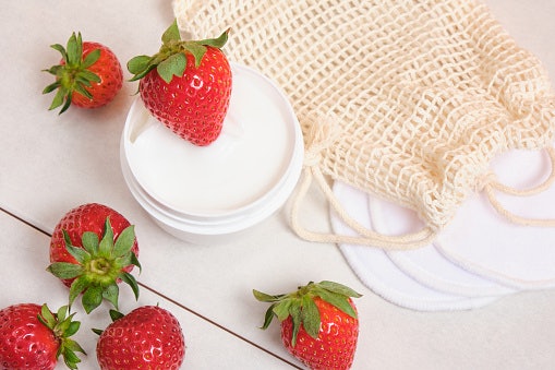 Untuk kulit normal hingga kering, pilih varian British Rose, Strawberry, Satsuma, Mango, dan Moringa
