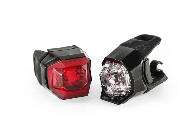 Supaya lebih mudah dilepas pasang, pertimbangkan lampu belakang sepeda yang dipasang pada posisi seatpost