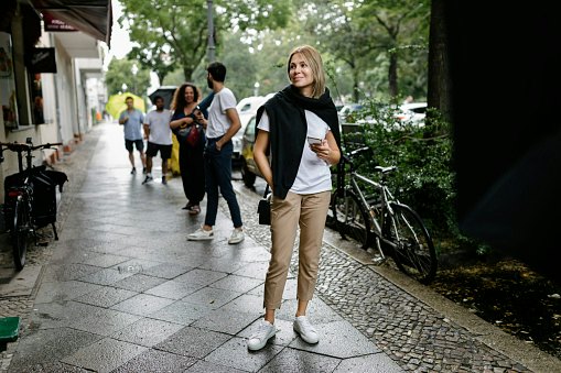 Casual look, tampil santai dengan atasan oversized