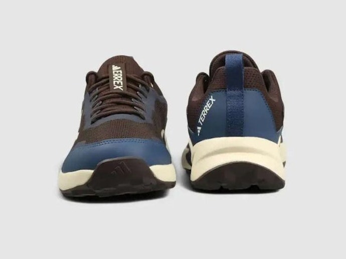 Utamakan sepatu dengan bobot 250-350 gram dan midsole drop 5-7 mm