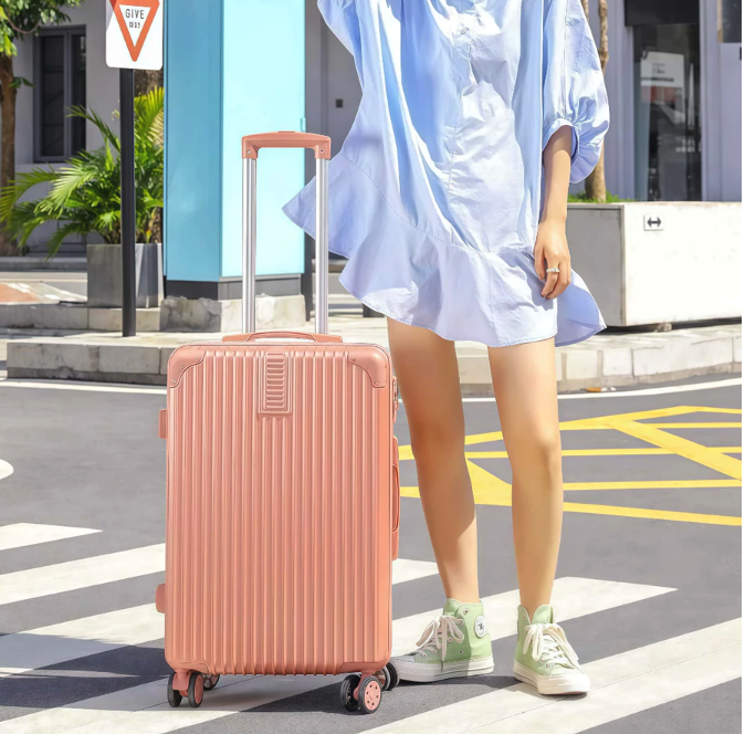 Jika sering berpindah bandara, pilih 4 roda spinner; jika sering melewati trotoar atau jalan berbatu, pilih 2 roda