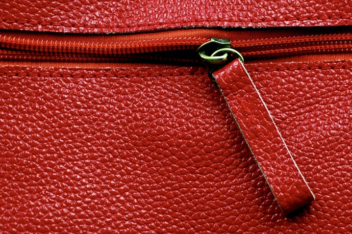 Tentukan bahan tas sesuai kebutuhan: PU leather, PVC leather, microfiber, dan nilon