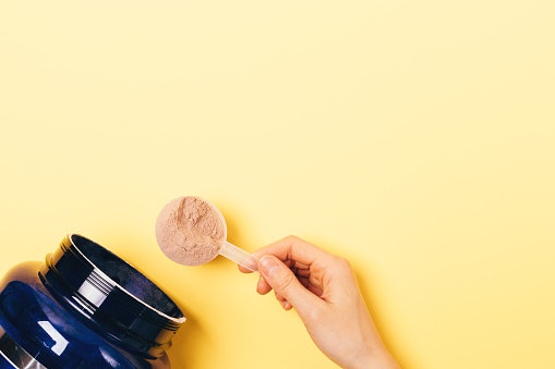Cari kandungan protein minimal 24 gram per saji