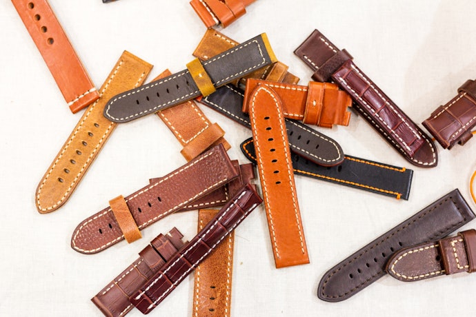Perhatikan material strap yang digunakan