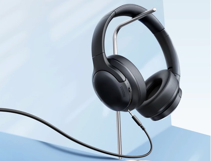 Untuk kenyamanan penggunaan, pertimbangkan fitur tambahan, seperti dual connection, equalizer, dan multipoint
