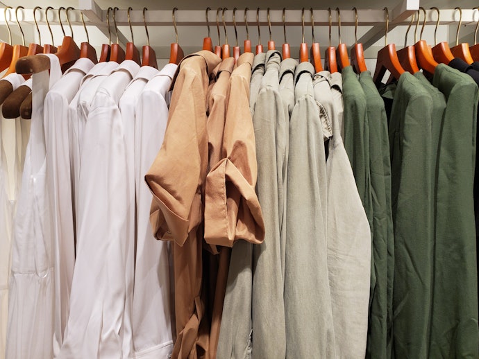 Sesuaikan warna kemeja dengan warna kulit Anda