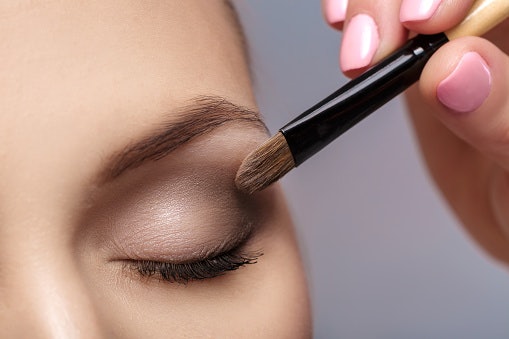 Saran penggunaan eyeshadow untuk kulit sensitif