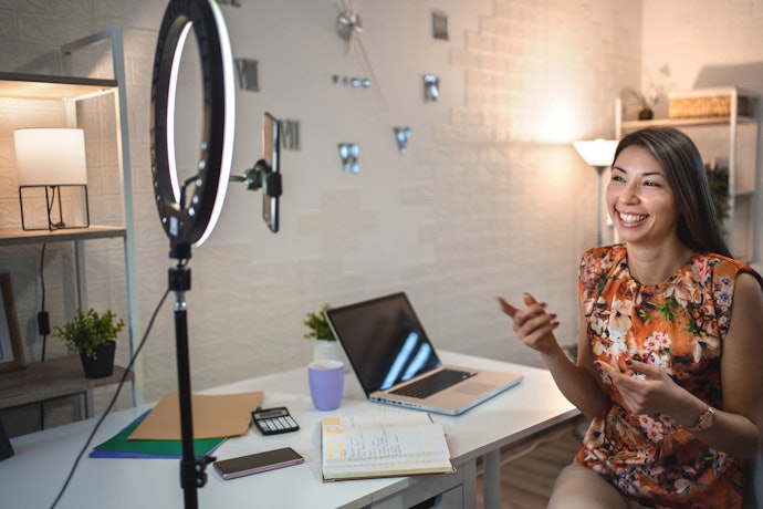 Untuk studio, pertimbangkan ring light 26 cm ke atas agar hasilnya tampak profesional