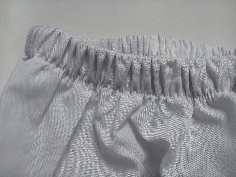 Agar nyaman dan adem saat dipakai, cari yang bahannya katun, linen, atau rayon
