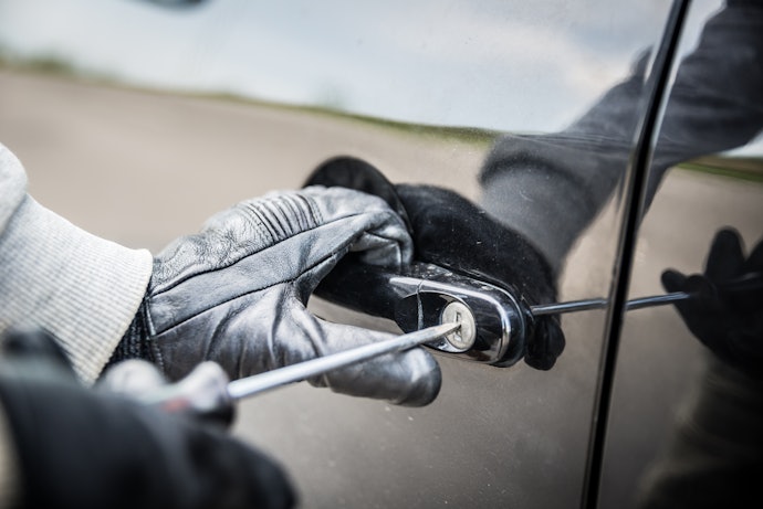 Untuk meningkatkan keamanan, utamakan alarm dengan fitur tambahan lainnya, seperti anti-hijack dan cut-off engine