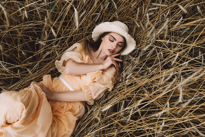 Untuk acara kasual hingga formal, kenakan kebaya peach hingga peach dress