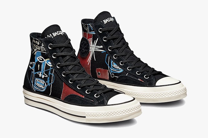 Pertimbangkan warna dan motif sepatu Converse yang keren
