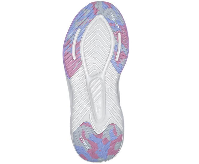 Pertimbangkan sepatu dengan bobot 200-280 gram atau outsole tipis yang ringan