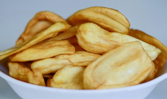 Cari keripik nangka yang diolah dengan cara dioven agar lebih sehat
