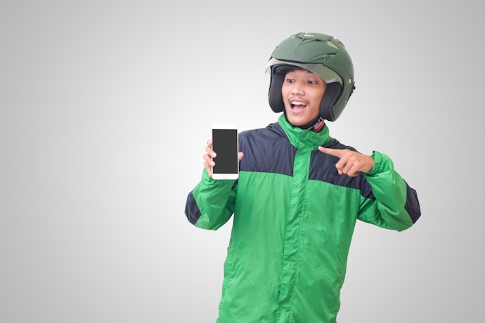 Bagi pekerja lapangan seperti driver ojol, utamakan HP dengan baterai 5.000 mAh ke atas yang bodinya bandel