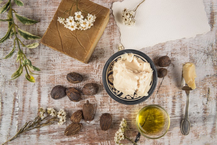 Utamakan untuk memilih nipple cream dengan kandungan pelembap emolien dan oklusif, seperti lanolin atau tocopheryl acetate