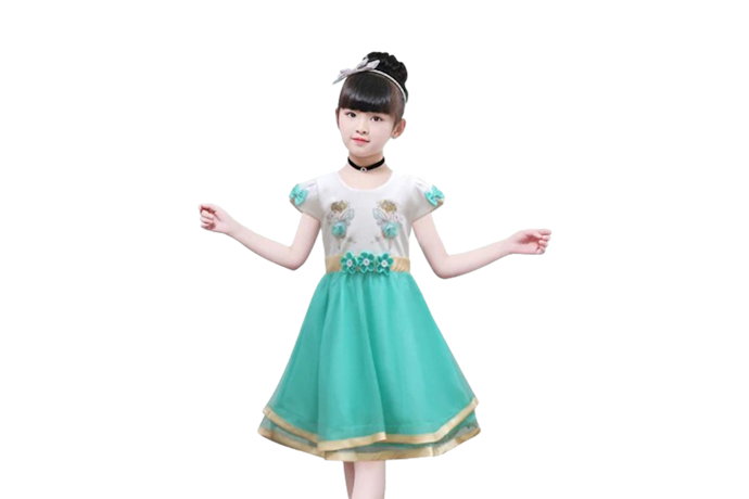 Pilihkan dress pesta bertema princess atau yang dilengkapi aksesori tambahan untuk anak prempuan usia 3-10 tahun