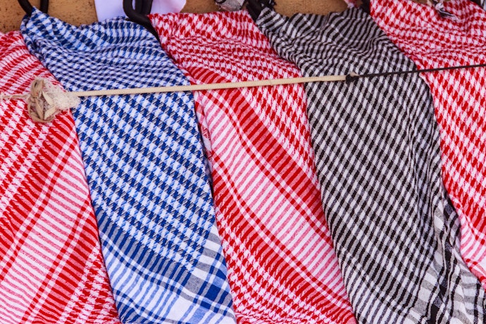 Sesuaikan warna dan motifnya dengan style Anda