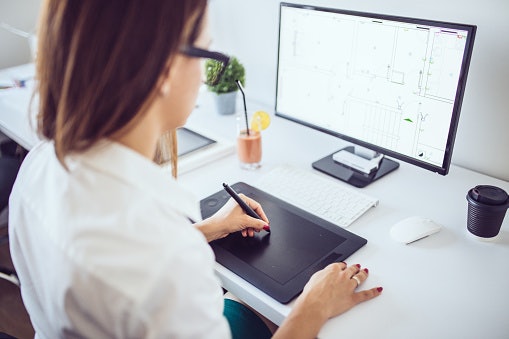 Monitor 24 inch sudah cocok untuk berbagai kebutuhan; Untuk kebutuhan kerja, pertimbangkan juga fitur low blue light dan panel IPS