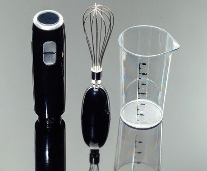 Pilih hand mixer mini dengan panjang sekitar 20-30 cm, bobot 100-250 gram, dan memiliki 3 level kecepatan