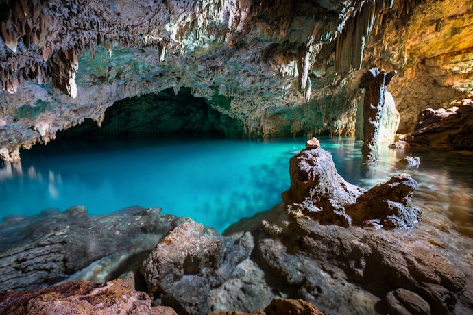 Sempatkan diri untuk ikut Private Day Tour ke Cunca Wulang, Gua Cermin, Gua Rangko, dan Bukit Sylvia serta Tour Rangko Cave & Sabolo Island Snorkeling jika Anda ingin eksplorasi obyek wisata lain di Labuan Bajo