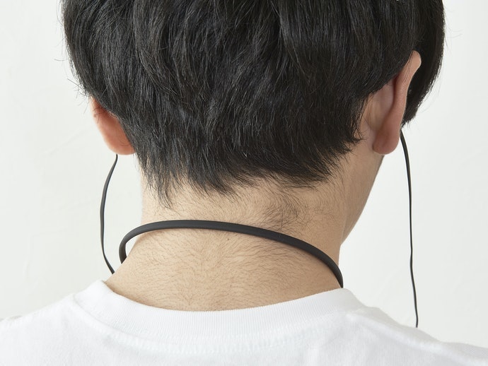 Cari neckband yang terbuat dari bahan lembut dan ringan, seperti silikon, agar nyaman dipakai berlama-lama