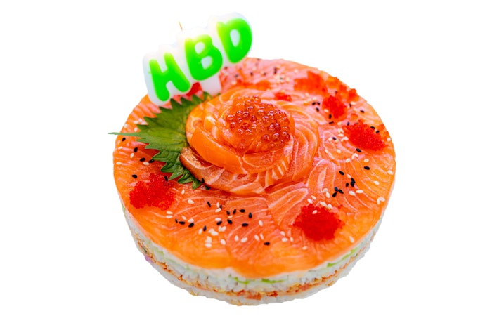 Pastikan juga kelengkapan paket sushi cake
