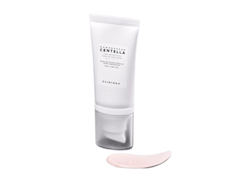 Untuk efek mencerahkan yang optimal, pilih sunscreen tone up dengan tambahan brightening agent seperti niacinamide atau vitamin C