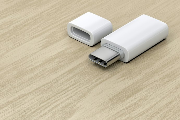 Untuk koneksi ke tablet dan HP, gunakan konektor USB-C atau micro-USB