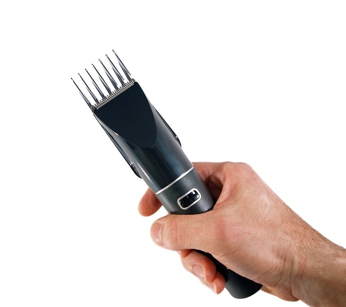 Lebar pisau clipper umumnya sekitar 4 cm; Cari yang mini untuk trimming