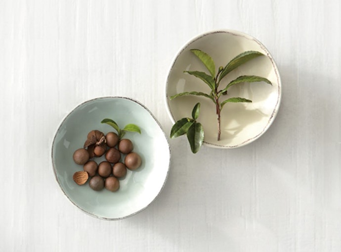 Gunakan skincare berbahan green tea atau black tea untuk kulit kering dan kulit dehidrasi