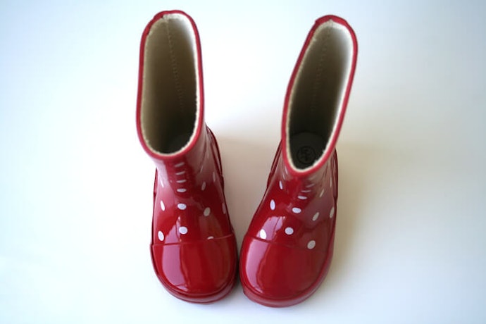 Pastikan ukuran sepatunya sekitar 1 cm lebih besar dari ukuran kaki anak