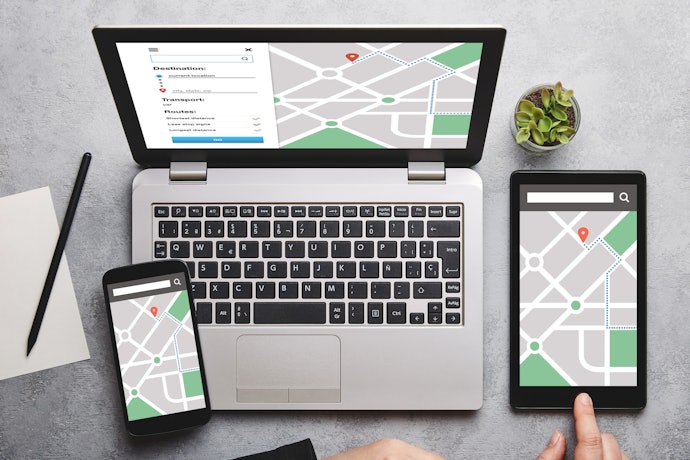 Utamakan GPS berbasis web atau Android agar mudah diawasi