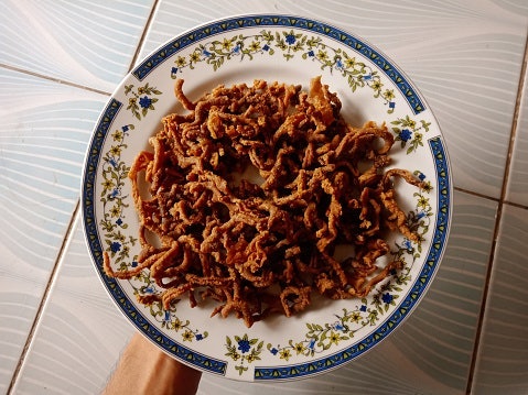 Untuk rasa yang bisa dinikmati semua orang, pilih keripik usus rasa original!