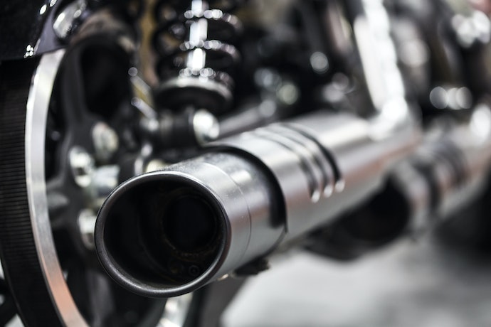 Untuk menjaga penampilan motor, utamakan bahan berkualitas seperti monel, stainless steel, karbon kevlar, dan titanium