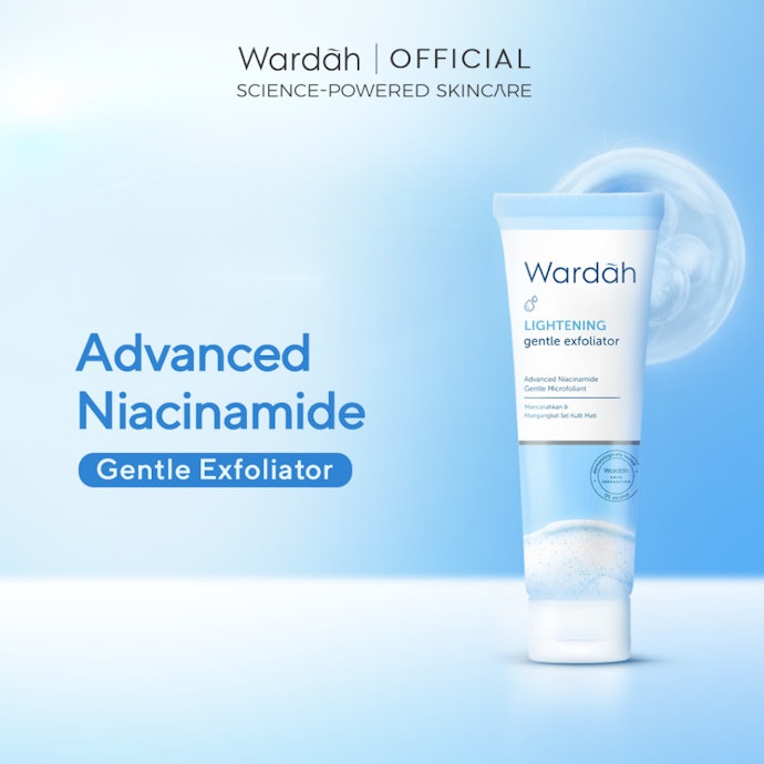 Pilih face scrub dengan butiran sintetis apabila kulit Anda cenderung sensitif