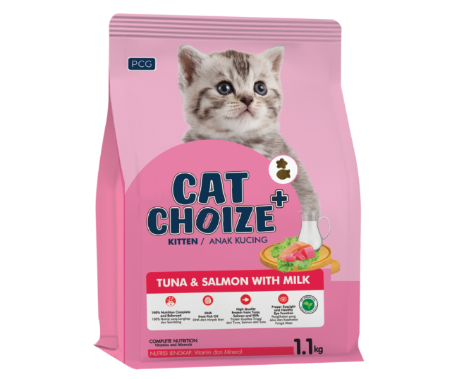 Pastikan nutrisi pada makanan kucing sesuai untuk kitten, adult, atau senior