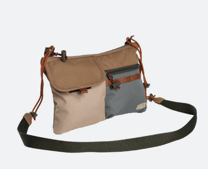 Untuk hadiah, pilih tas selempang original dari merek lokal atau internasional