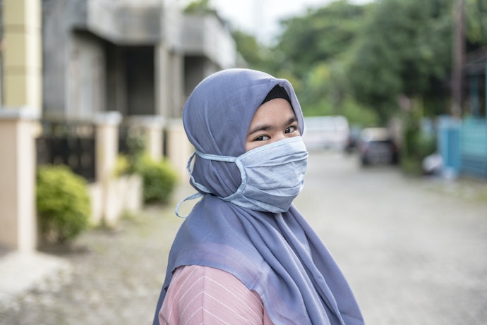 Untuk Anda yang berhijab, utamakan masker dengan tipe headloop