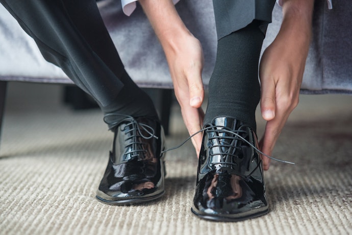 Jika ingin dipakai ke acara semiformal atau acara resmi, pertimbangkan chukka boots kulit yang berwarna gelap atau ujungnya sedikit lancip
