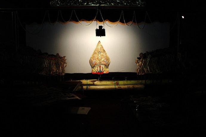 Nikmati indahnya karya seni dan budaya dari masa ke masa di museum seni budaya seperti Museum Negeri Sonobudoyo