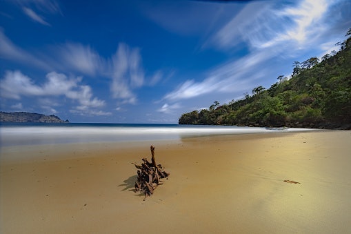 Pilih wisata Pantai Balekambang, Pantai Tiga Warna, atau Agrowisata Wonosari bila Anda mencari ketenangan